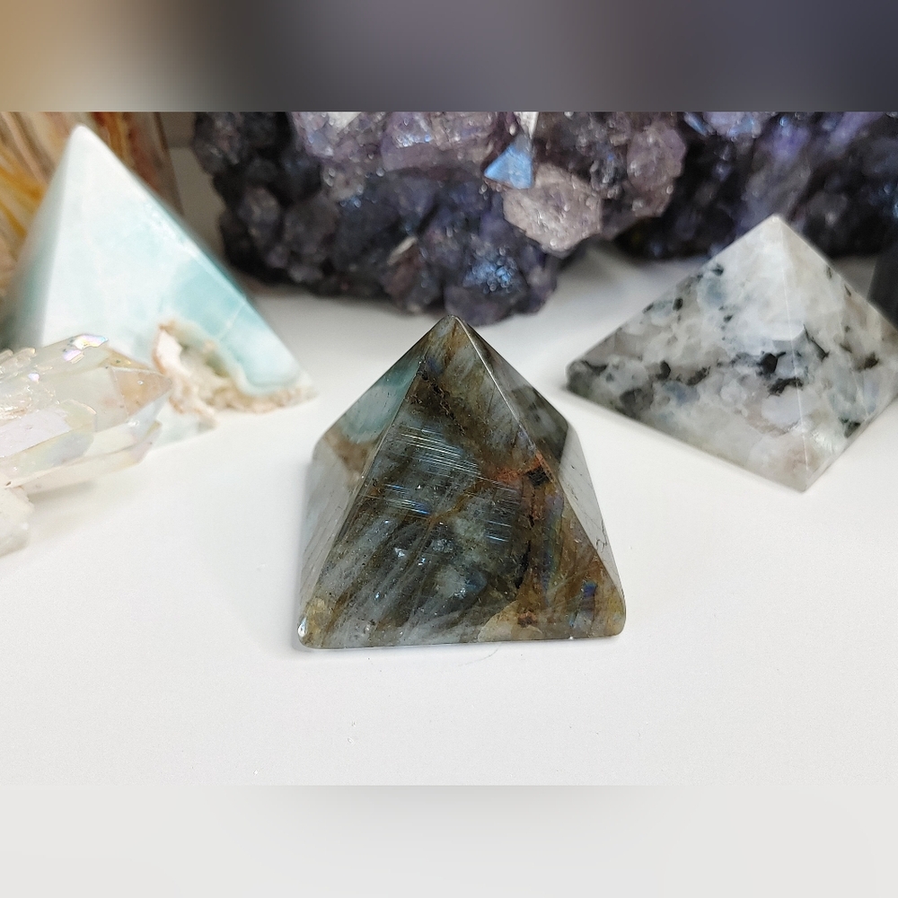 Labradorite Flash Crystal Pyramid - Picture 7 of 11
